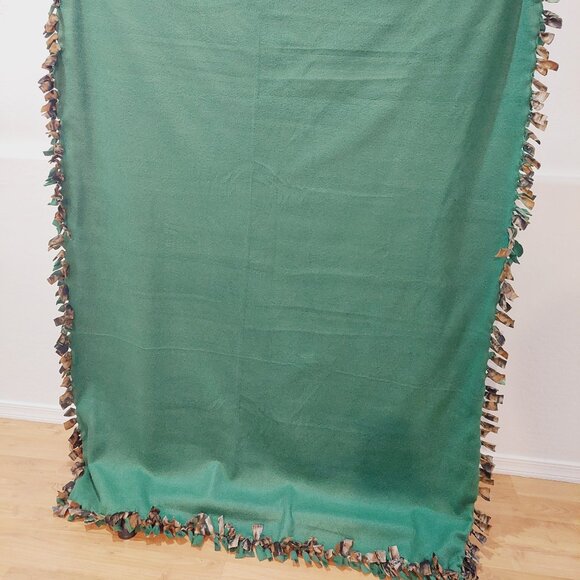 Realtree Deer Double-Sided Fleece Blanket Throw #58 (47in X 68in) - Picture 4 of 5